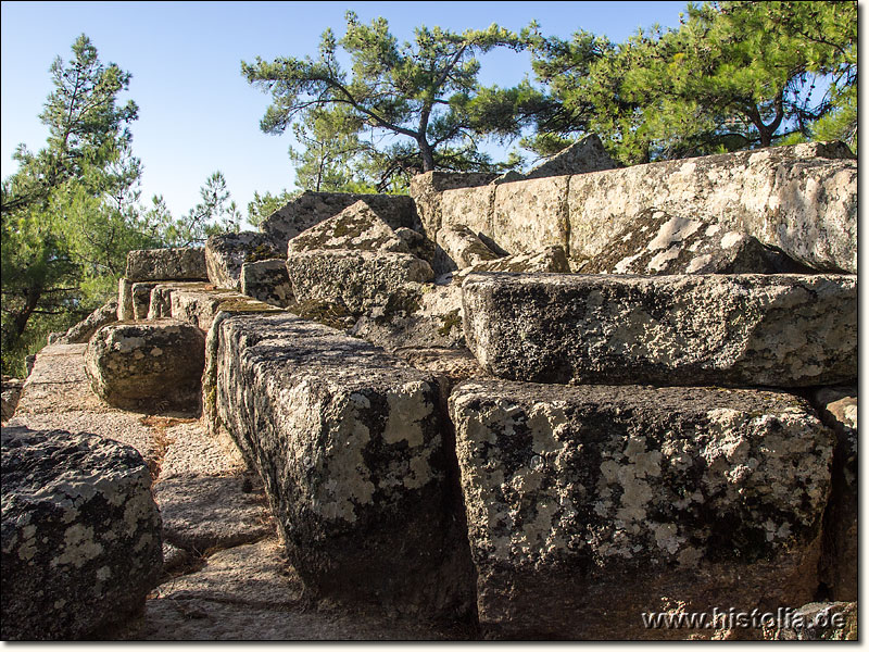 Labranda in Karien - Reste eines großen Wachturms der Festung auf dem Akropolisberg