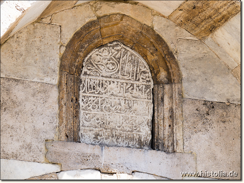 Karawanserei Ak-Han in Phrygien - Bauinschrift über dem Eingangsportal zur geschlossenen Halle