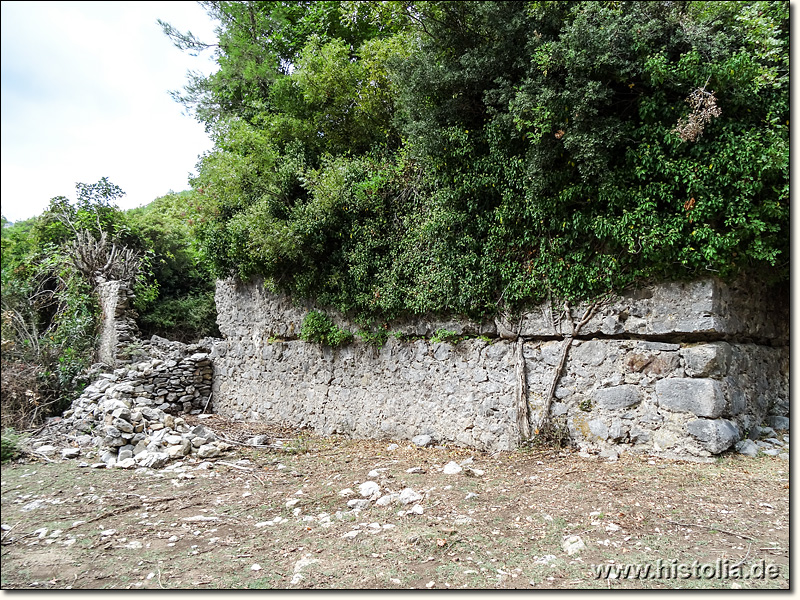Karawanserei Beldibi-Han in Pisidien - Die teilweise verstürzte Süd-Ost-Mauer der Karawanserei