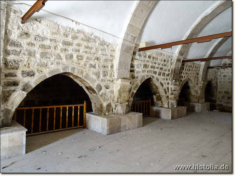 Karawanserei Dokuzun-Han in Lykaonien - Hauptgewölbe der restaurierten Karawanserei Dokuzun-Han
