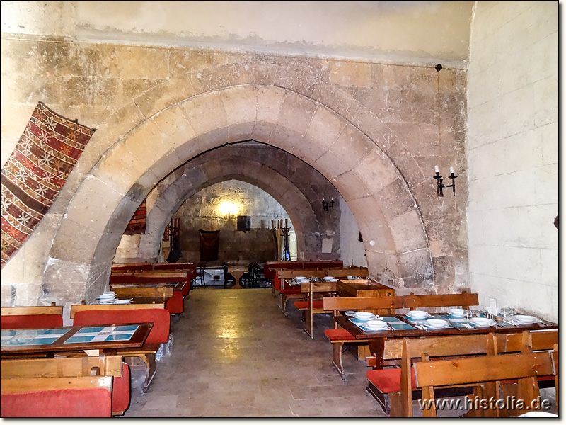 Karawanserei Horuzlu-Han in Lykaonien - Gewölbe auf der Nordseite der zum Restaurant ausgebauten Karawanserei