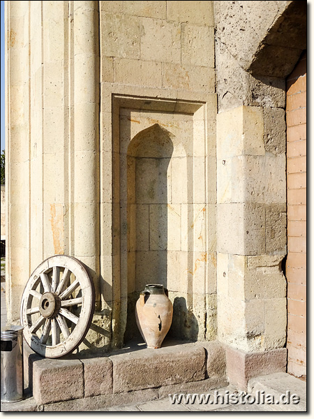 Karawanserei Horuzlu-Han in Lykaonien - Nische auf der linken Seite des Eingangsportals