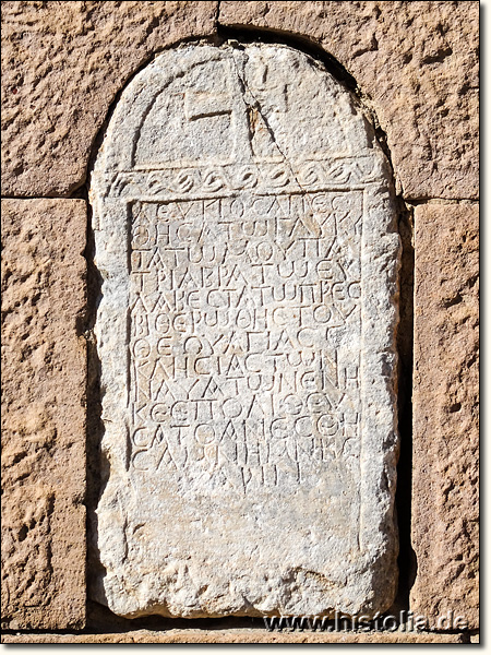 Karawanserei Kadin-Han in Lykaonien - Verbaute Spolie; Byzantinische Grabstele mit griechischer Inschrift