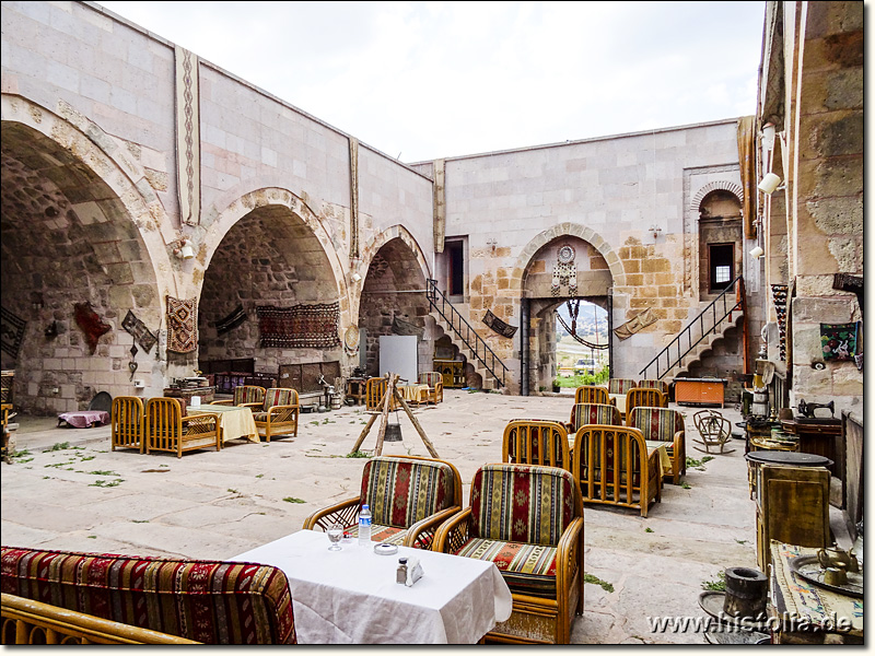 Karawanserei Kandemir-Han in Lykaonien - Der Innenhof der Karawanserei mit Blick auf das Haupt-EingangspPortal