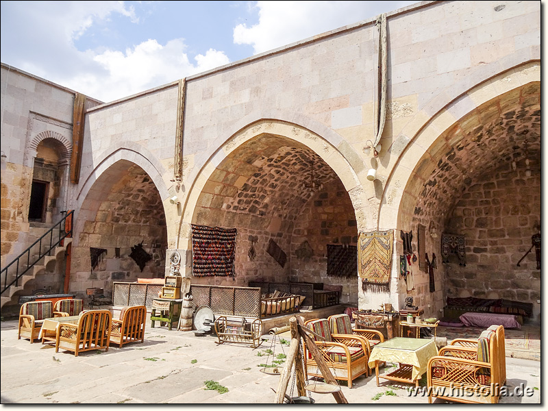 Karawanserei Kandemir-Han in Lykaonien - Gewölbe auf der Nordseite der Karawanserei; Treppenaufgang zur Moschee