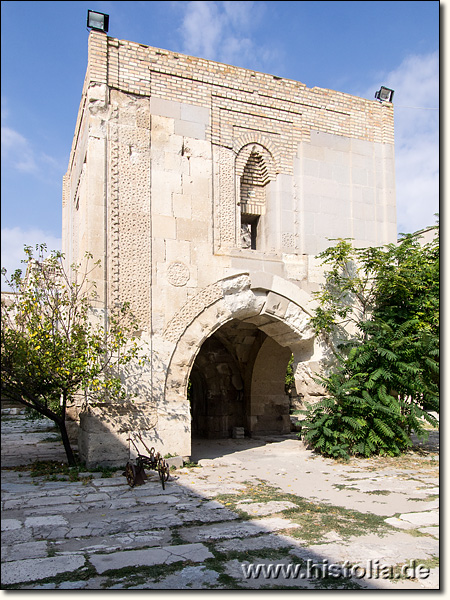 Karawanserei Sultan-Han in Lykaonien - Kiosk in der Mitte des Innenhofes mit Gebetsraum in der oberen Etage