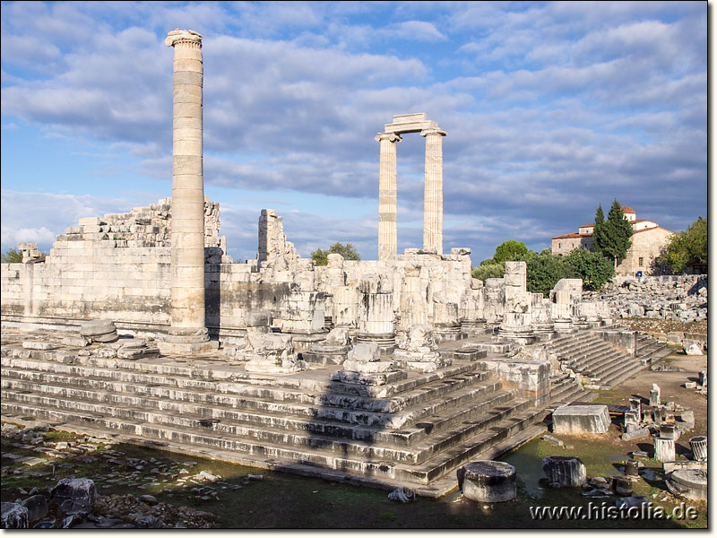 Didyma in Karien - Eingangsbereich des Apollon-Tempels von Didyma