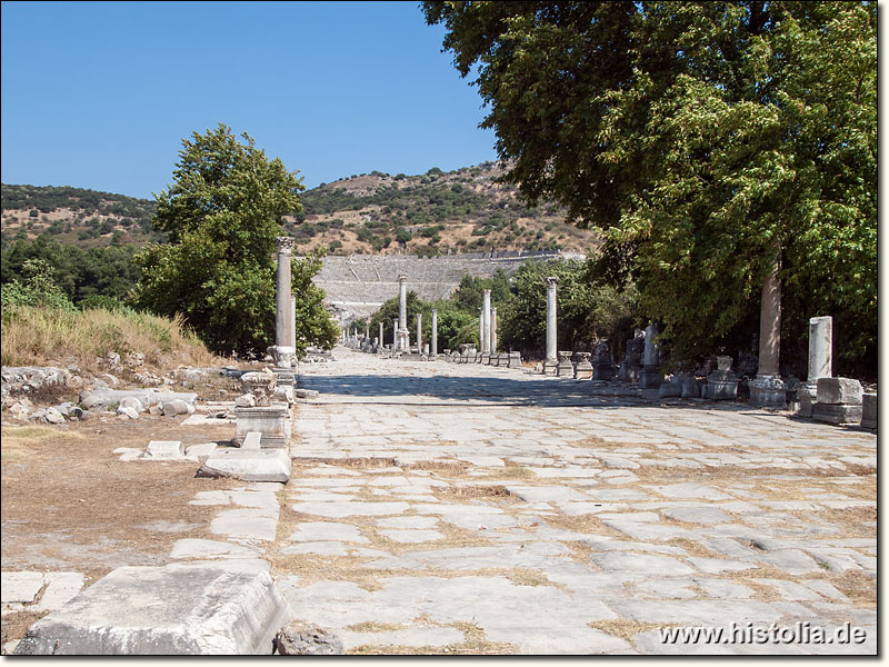 Ephesos in Karien - Auf der 'Arkadiane': Blick nach Osten zum großen Theater von Ephesos