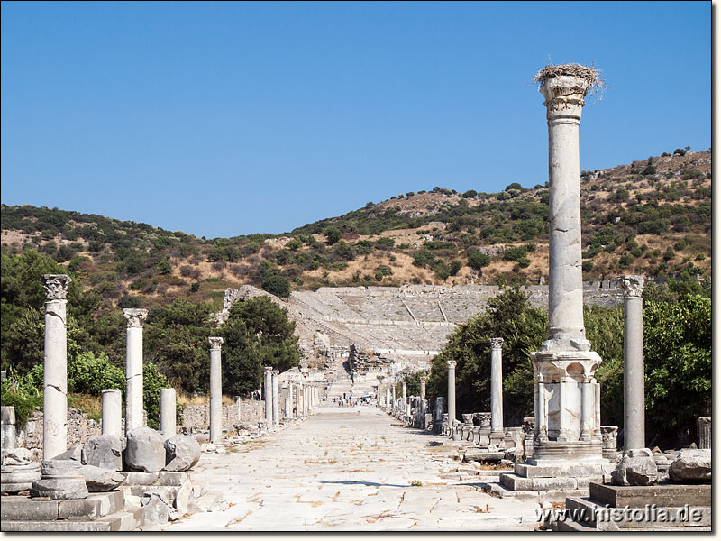 Ephesos in Karien - Auf der 'Arkadiane': Blick nach Osten zum großen Theater von Ephesos