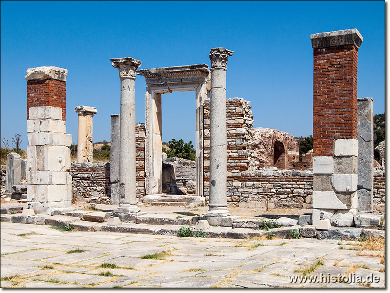 Ephesos in Karien - Eingangstor im Narthex der Marienkirche von Ephesos