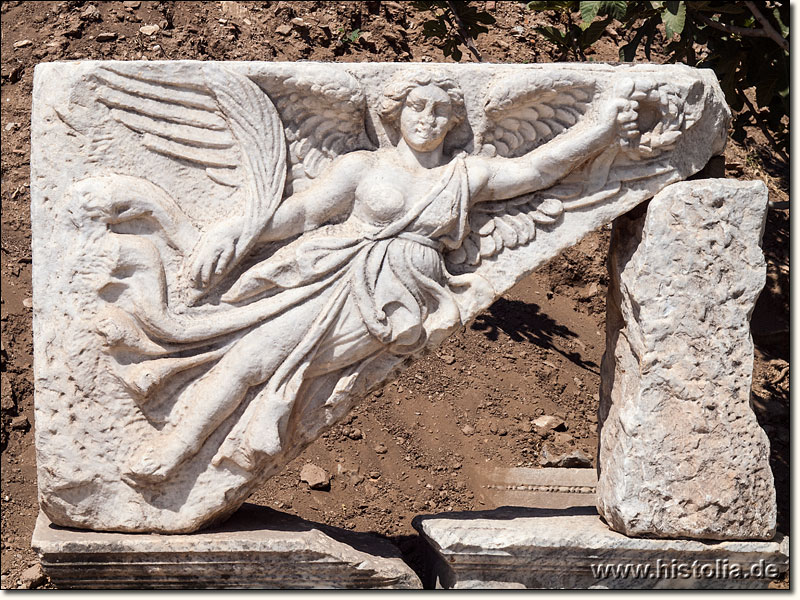 Ephesos in Karien - Die Siegesgöttin 'Nike': Ein Relief am Westende der Kureten-Straße von Ephesos