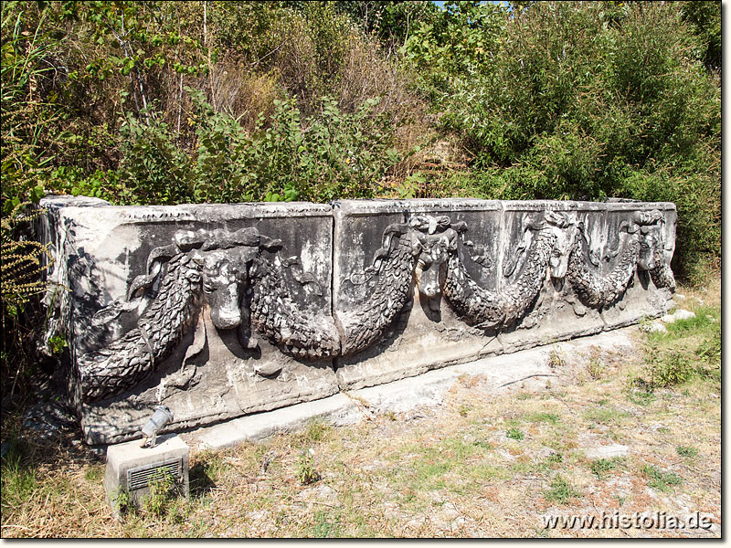 Ephesos in Karien - Einfassung eines Nymphaeums an der Nordseite einer Hauptstraße (Arkadiane) von Ephesos