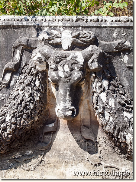 Ephesos in Karien - Detail der Einfassung eines Nymphaeums an der Nordseite einer Hauptstraße von Ephesos