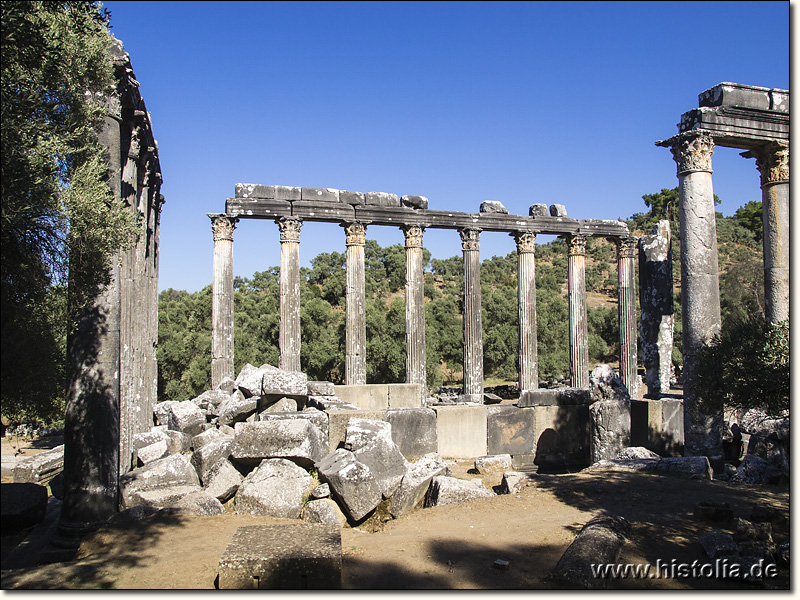 Euromos in Karien - Südseite des Zeus-Tempels von Euromos