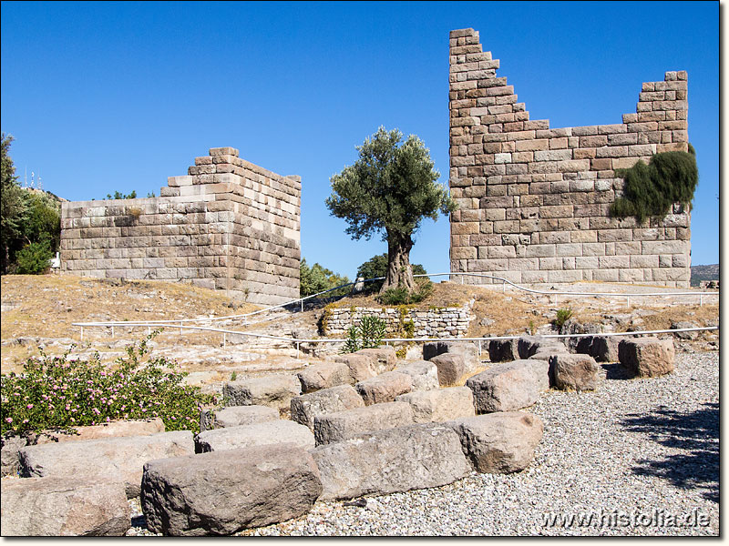 Halikarnassos in Karien - Eines der Stadttore (das Myndos-Tor) der antiken Stadt Halikarnassos