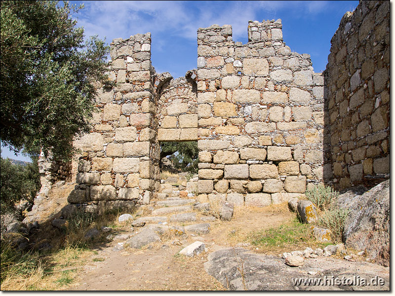 Herakleia Latmos in Karien - Mauern der byzantinischen Festung auf der Landzunge südlich von Herakleia Latmos