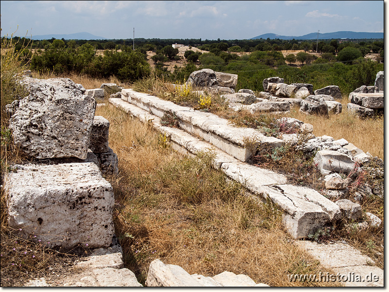 Herakleia Salbake in Karien - Treppenstufen zum Tempel/Heroon von Herakleia Salbake