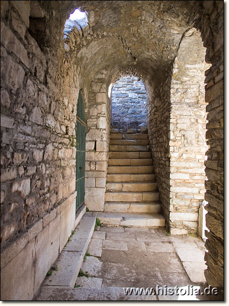 Iassos in Karien - Zugang und Treppenaufgang im Bouleuterion von Iassos