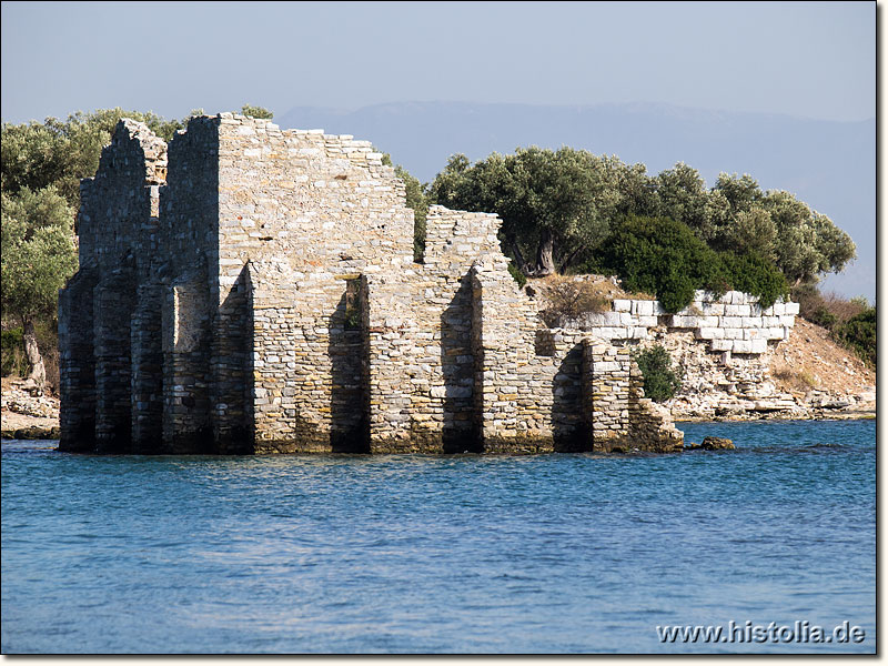 Iassos in Karien - Hafenturm zum Schutz der Hafenbucht von Iassos