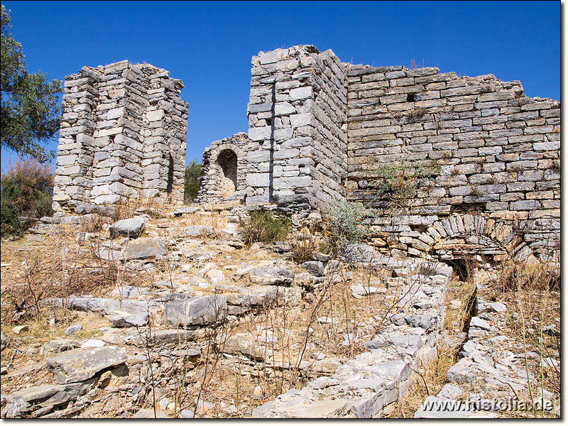 Iassos in Karien - Südliche Stadtmauer und Stadttor von Iassos mit Abwasserleitung