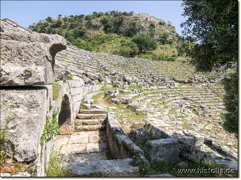 Kaunos in Karien - Das römische Theater, Blick vom Diazoma auf den Akropolis-Berg