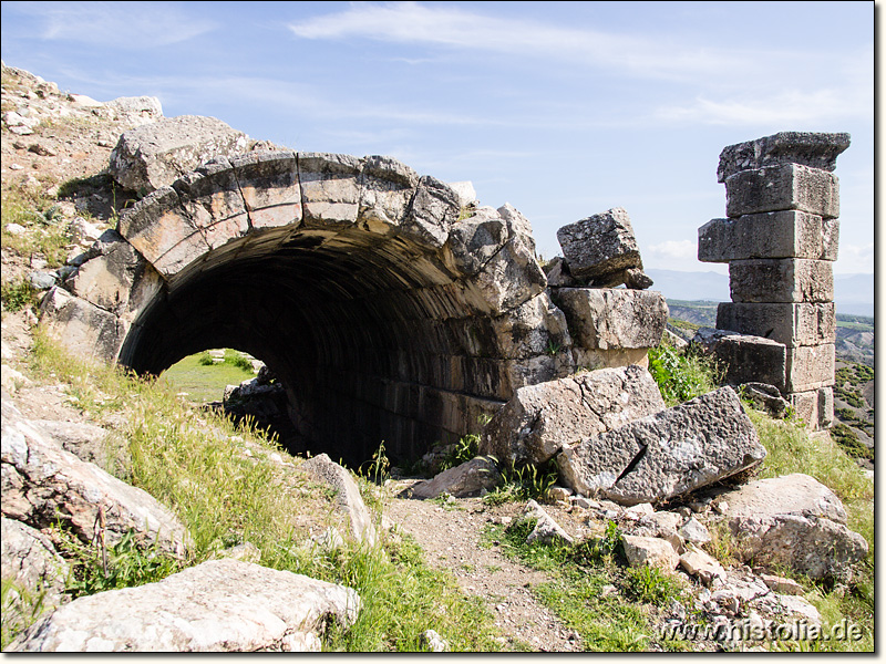 Kibyra in Karien - Gewölbetunnel als Zugang am Südende des Stadions von Kibyra