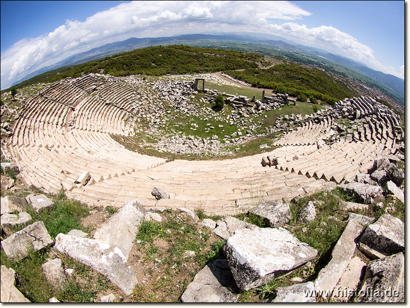 Kibyra in Karien - Die Cavea und die Reste des Bühnenhauses des Theaters von Kibyra