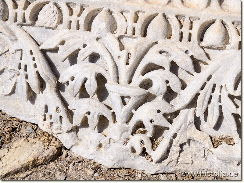 Knidos in Karien - Verzierungen auf einem Architrav des Dionysos-Tempels auf der Agora von Knidos