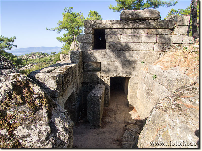 Labranda in Karien - Monumentales römisches Grabbaus mit mehreren Grabkammern und Sarkophagen