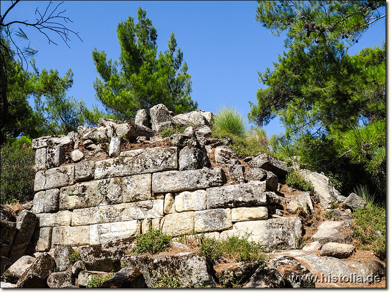 Labranda in Karien - Fundamente eines Wachturms auf dem Akropolisberg