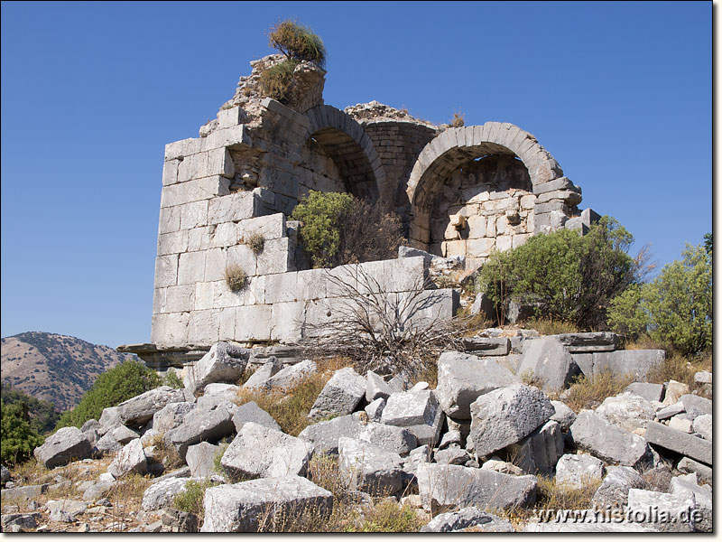 Lydae in Karien - Blick in eines der monumentalen Grabhäuser von Lydae