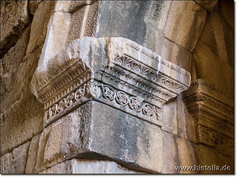 Milet in Karien - Verzierungen im 'Treppenhaus' des antiken Theaters von Milet