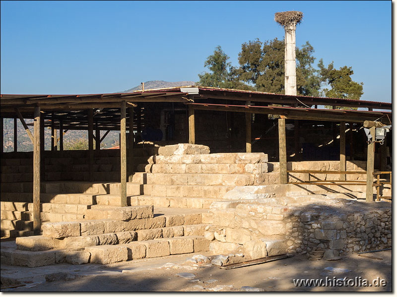 Mylasa in Karien - Tempel und Hekatomnos-Grabmal im Stadtzentrum von Mylasa
