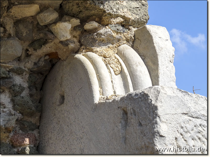 Myndos in Karien - Verbaute Spolien eines griechischen Tempels in einem byzantinischen Gebäude