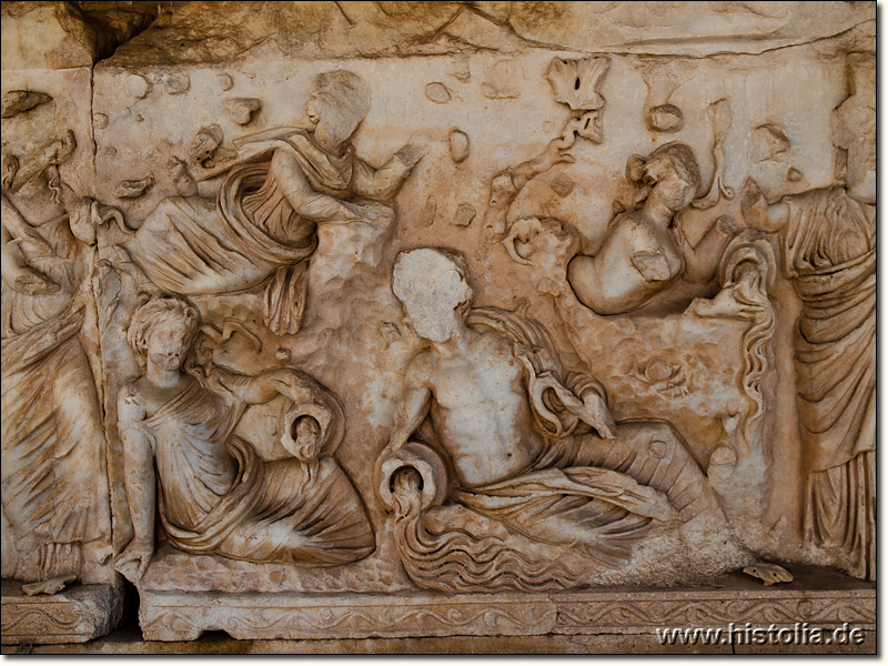 Nysa in Karien - Hochwertige Reliefs, die das Bühnenhaus des großen Theaters von Nysa schmückten