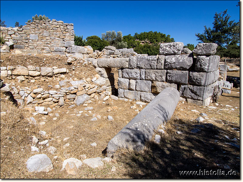 Pedasa in Karien - Ein massives Turmfundament unterhalb des Athene-Heiligtums von Pedasa