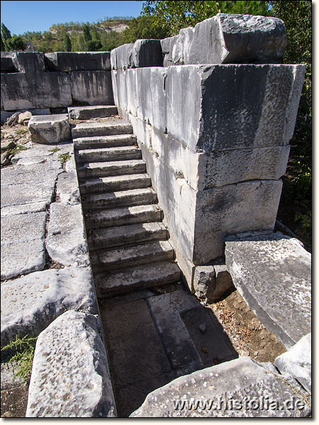 Stratonikeia in Karien - Eine Treppenaufgang im Bouleuterion von Stratonikeia