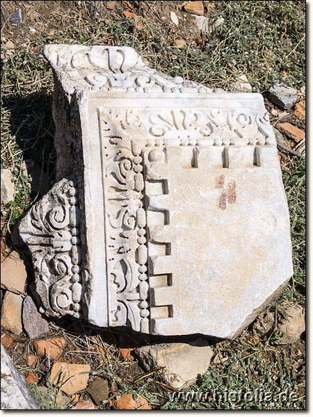 Stratonikeia in Karien - Verziertes Architektur-Fragment aus dem Dachbereich eines Gebäudes
