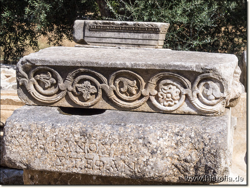 Stratonikeia in Karien - Architekturfragment aus dem Theater von Stratonikeia