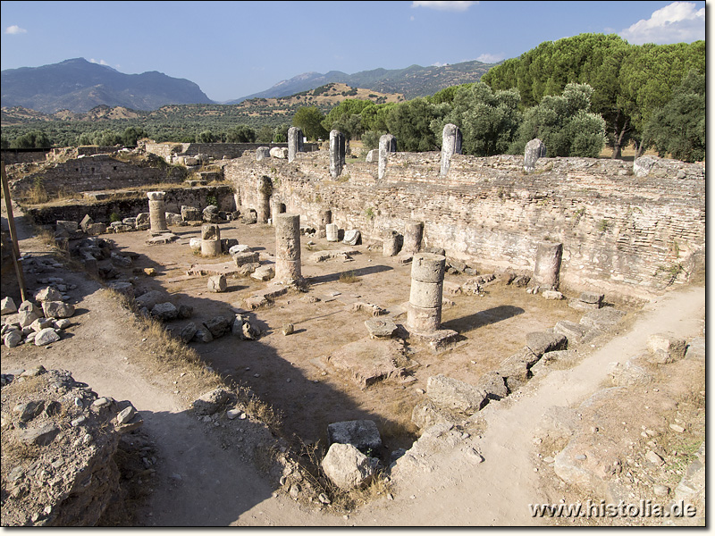 Tralleis in Karien - Ein zu einer Basilika umgebauter Tempel im östlichen Teil des Gymnasions