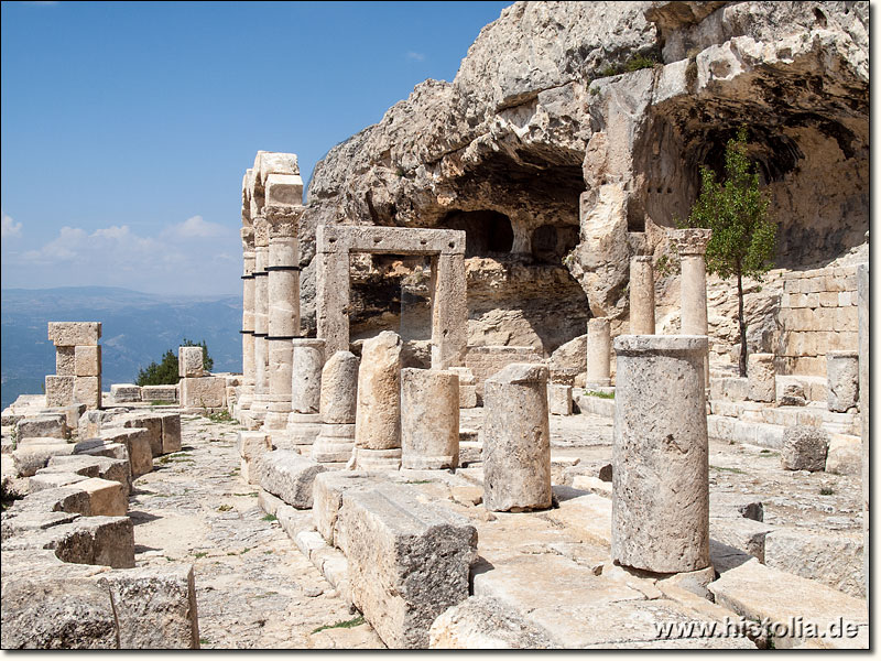 Alahan in Kilikien - Blick vom rechten Seitenschiff zum Narthex der West-Kirche von Alahan