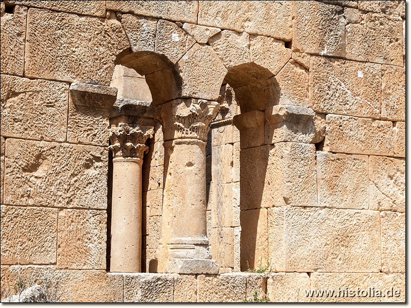 Alahan in Kilikien - Fensterdetail der östlich gelegenen Hauptkirche von Alahan