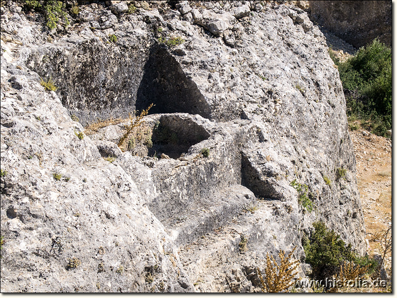 Alaoda in Kilikien - Sarkophag (ohne Deckel) aus dem anstehenden Fels gehauen