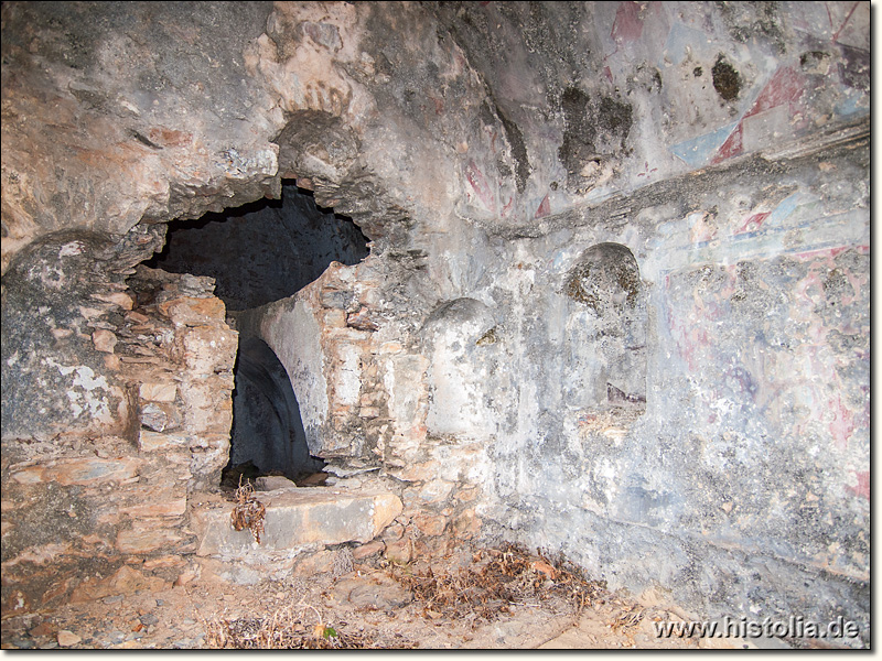 Anemurion in Kilikien - Reich verzierter Vorraum zur Totenwache, dahinter Grabkammer