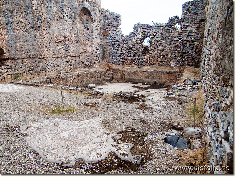 Anemurion in Kilikien - Bodenmosaiken und Pool in der Palästra von Anemurion
