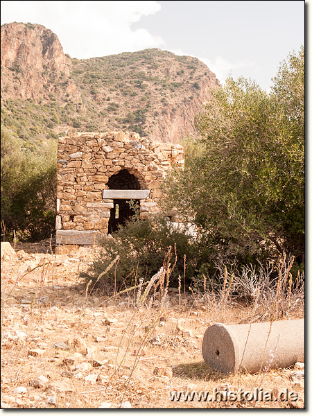 Antiochia ad Cragum in Kilikien - byzantinische Kapelle mit Säulenvorplatz