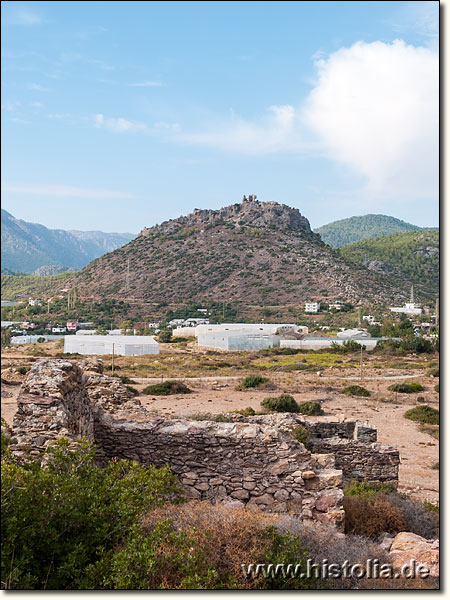 Arsinoë in Kilikien - Ruinen von Arsinoë, im Hintergrund Softa-Kalesi