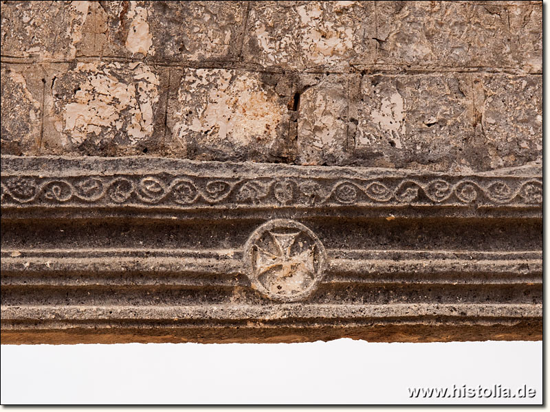 Kanytelleis in Kilikien - Kreuzsymbol auf dem Eingangsportal einer Kirche