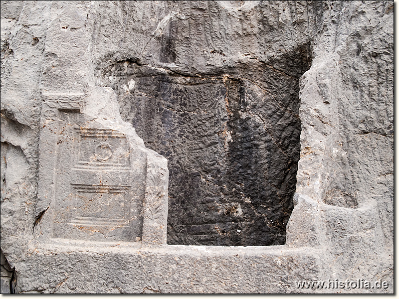 Lamos in Kilikien - Grabmal im Gelände-Sattel östlich der Akropolis von Lamos