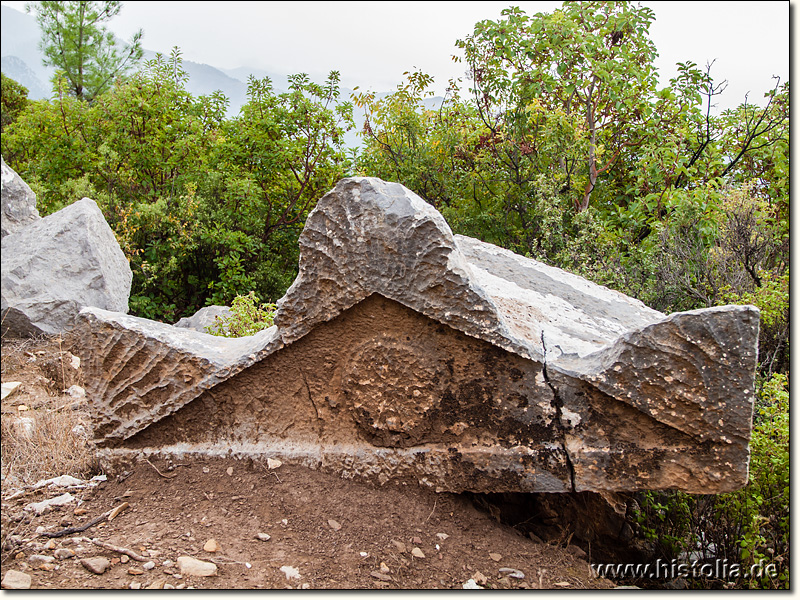 Lamos in Kilikien - Verzierungen eines Sarkophagdeckels in der Ost-Nekropole von Lamos